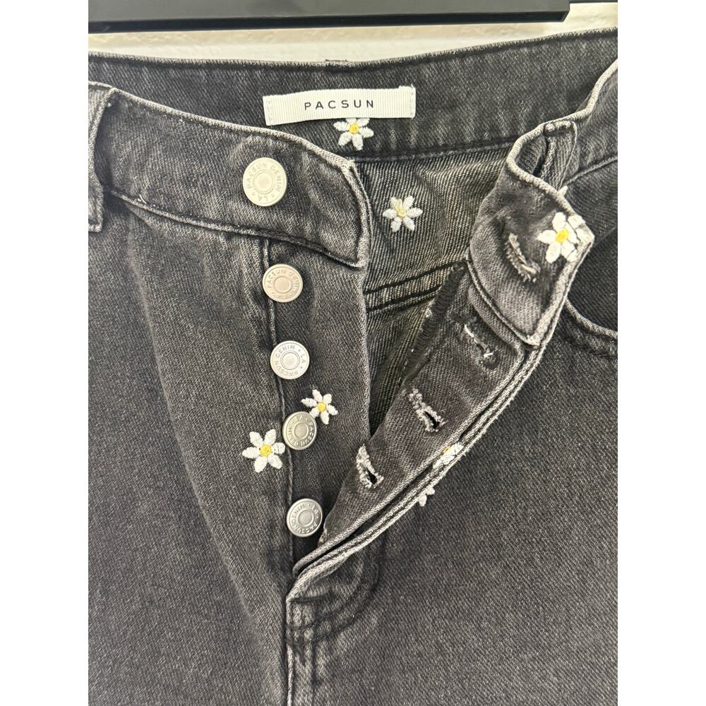 PacSDaisy Print Button Fly Mom Jeans Women’s Black Washed Denim Cropped Jeans - Picture 4 of 8